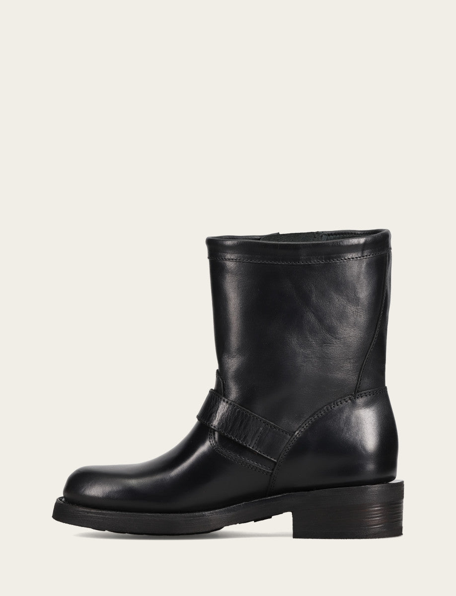 Frye Smart Buy | Women's Black Viv Short Engineer Boot