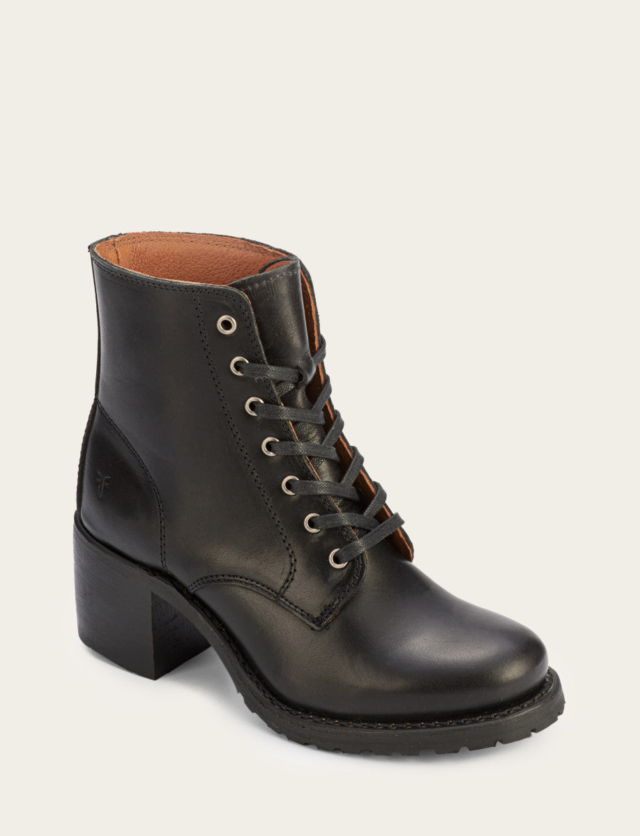 Frye Signature | Women's Black Sabrina 6G Lace Up Boots