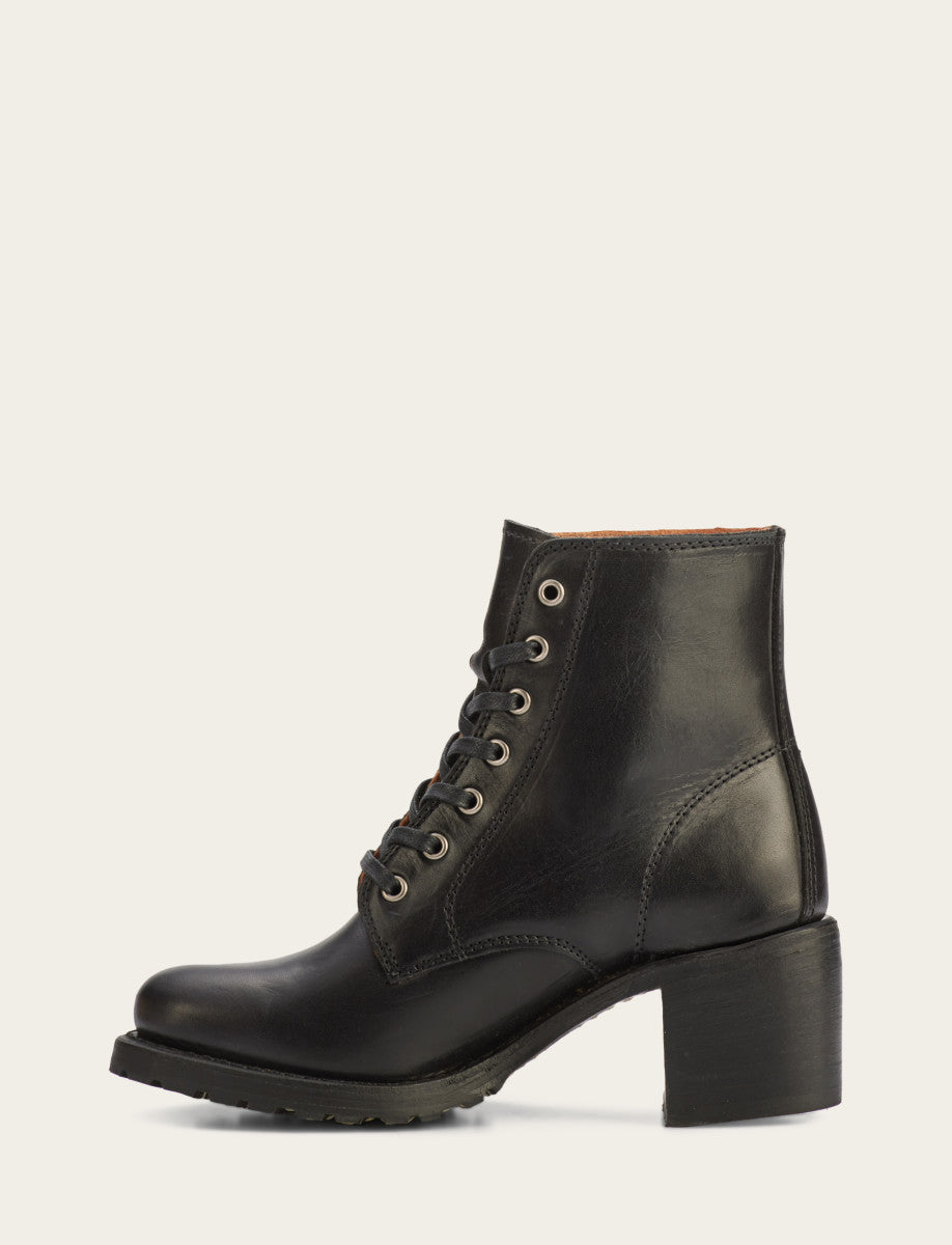 Frye Signature | Women's Black Sabrina 6G Lace Up Boots