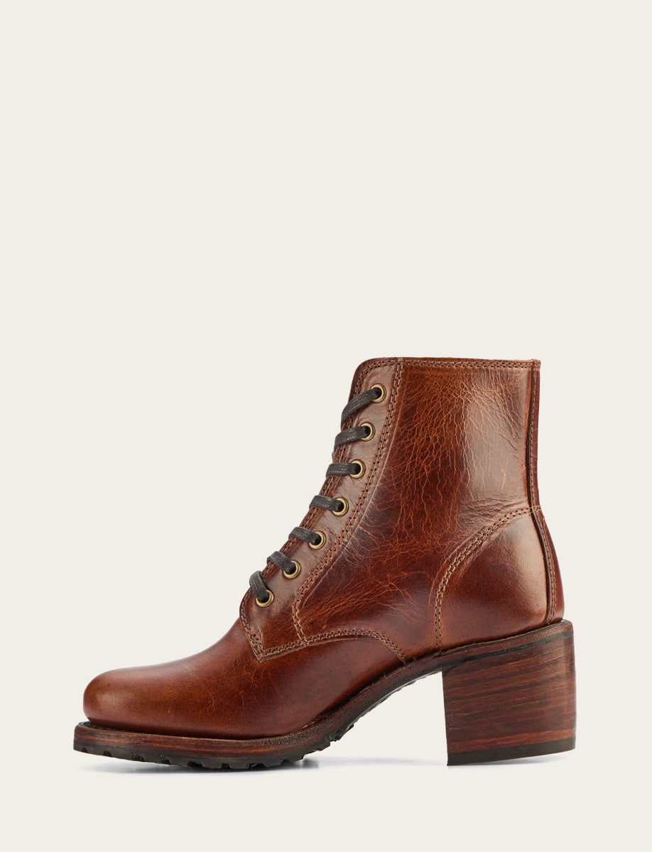 Frye Essential | Women's Cognac Sabrina 6G Lace Up Boots