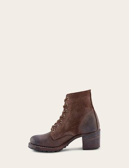 Frye Great Value | Women's Dark Brown Sabrina 6G Lace Up Boots