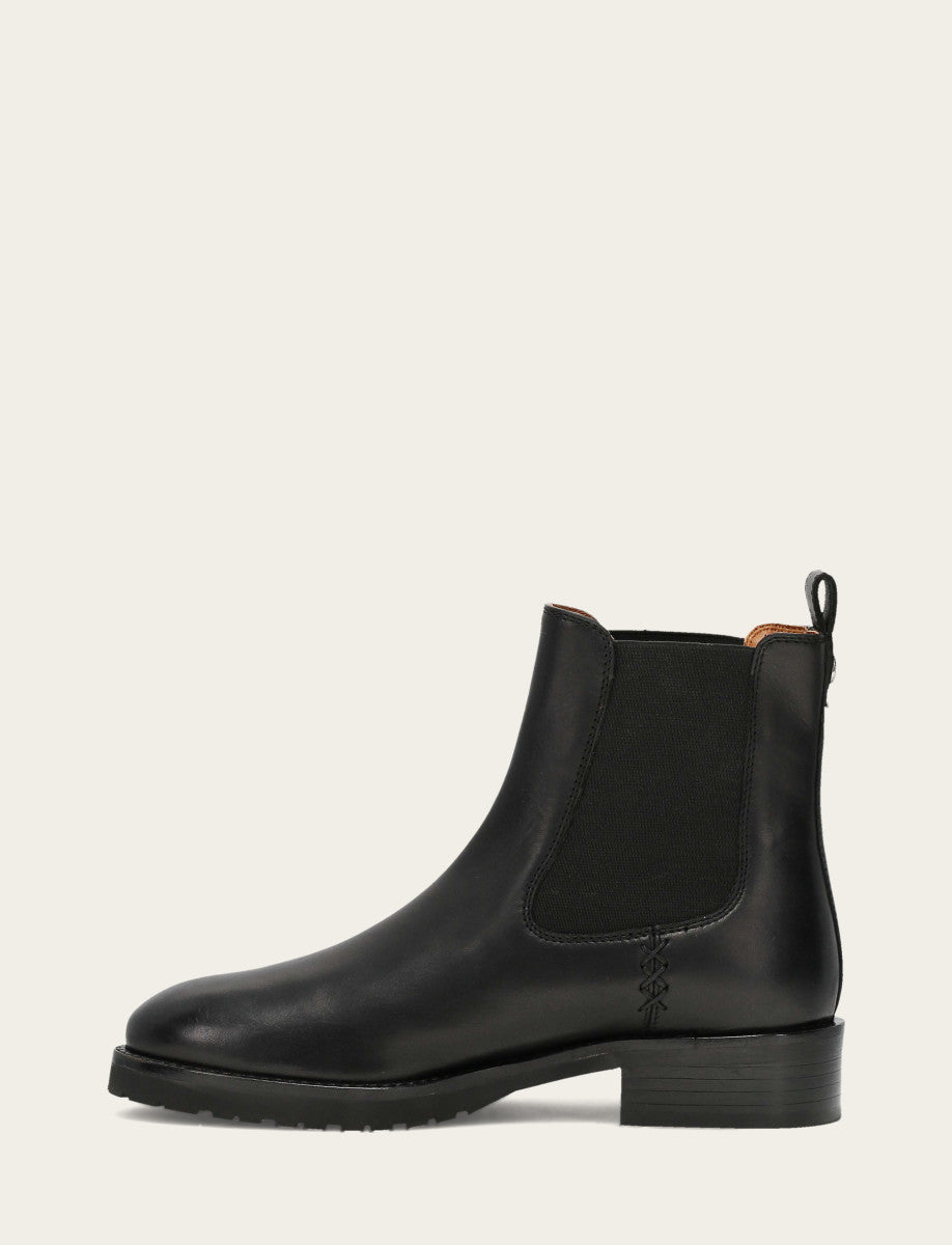 Frye Quality | Women's Black Melissa Lug Chelsea Boot