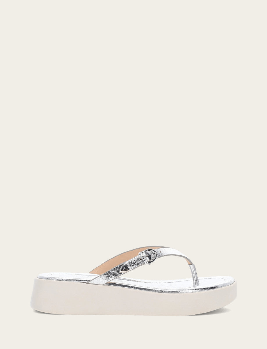 Frye Essential | Women's Silver Maya Buckle Thong Sandals