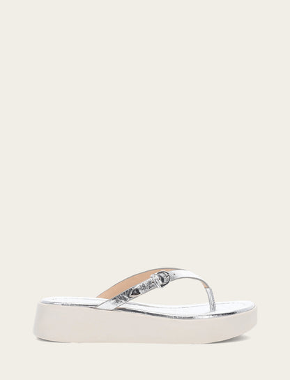 Frye Essential | Women's Silver Maya Buckle Thong Sandals