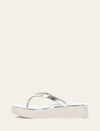 Frye Essential | Women's Silver Maya Buckle Thong Sandals