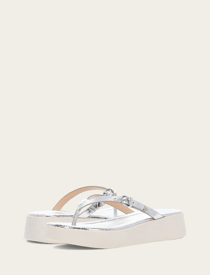 Frye Essential | Women's Silver Maya Buckle Thong Sandals