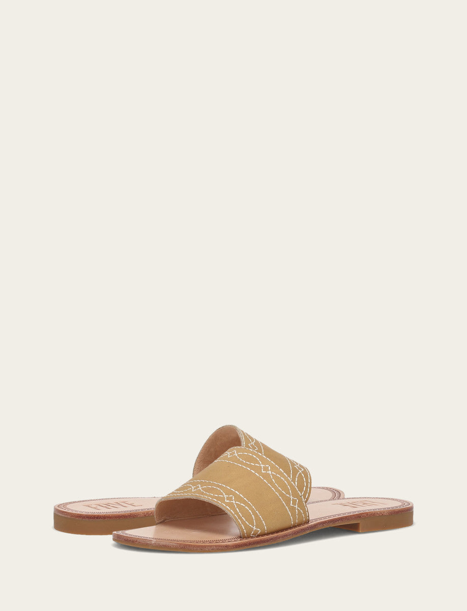 Frye Great Value | Women's Banana Ava Woodstock Slide Sandals
