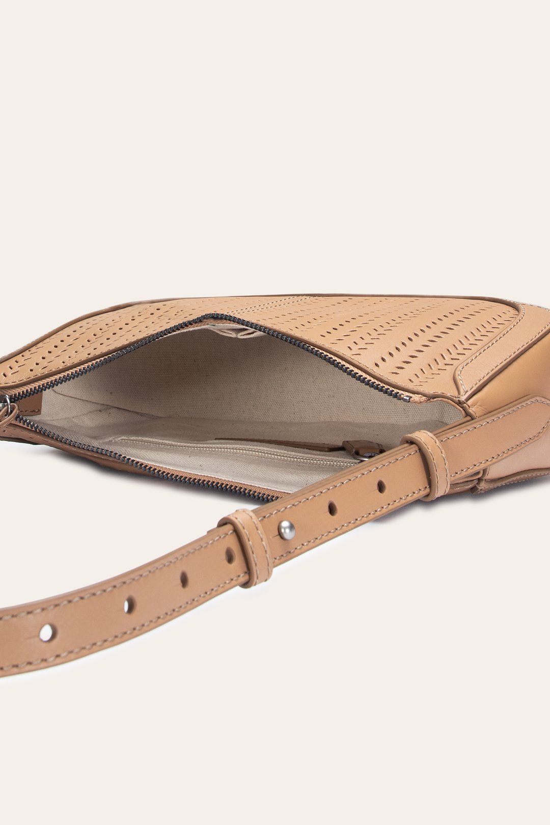 Frye Classic | Stella Baguette in Beige