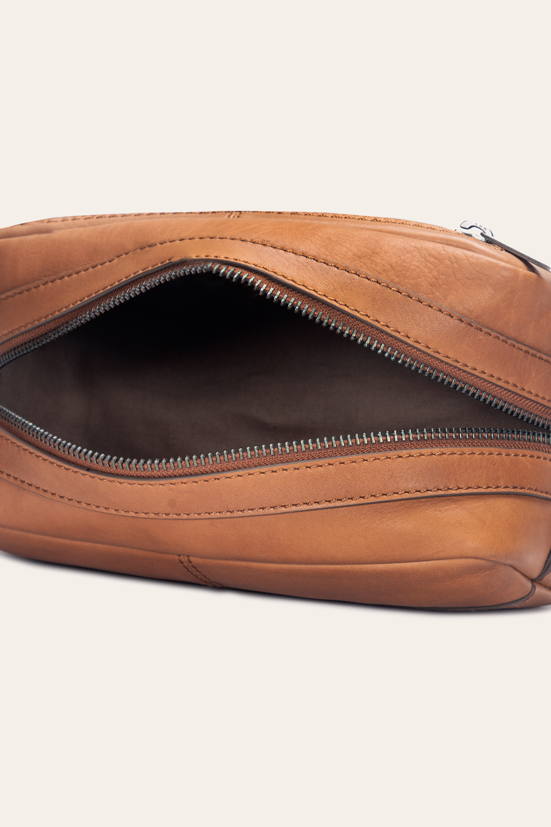Frye Special Offer | Nash Cognac Dopp Kit